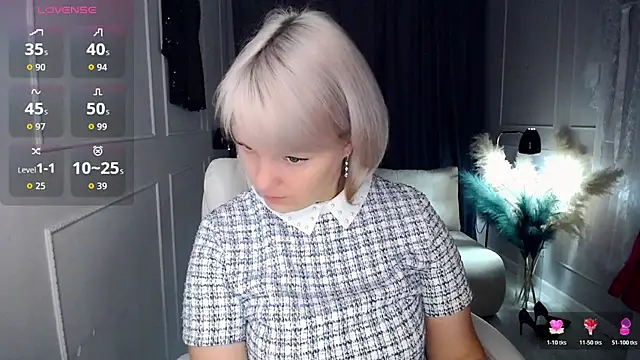 Snapshot of Juarnea chatting on November 18, 2025, 7:11 am Juarnea online show from November 18, 2025, 7:11 am