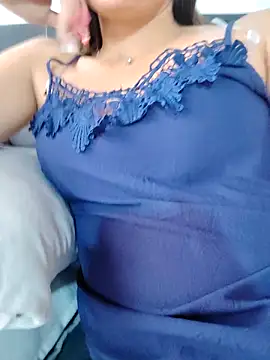 merlinaadams  online show from September 8, 2025, 4:39 pm