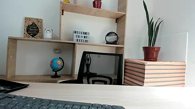 merlinaadams  online show from October 1, 2025, 4:55 pm