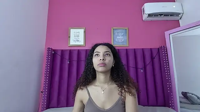 littleebonny online show from February 10, 2026, 12:04 pm