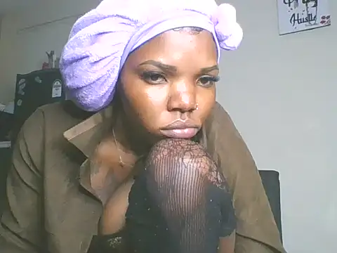 sweet bigclit online show from April 18, 2026, 7:40 pm