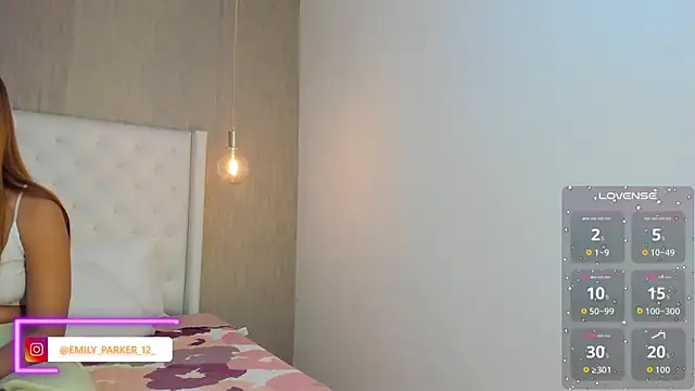 Snapshot of emily_parkerr chatting on May 8, 2026, 8:12 pm emily parkerr online show from May 8, 2026, 8:12 pm