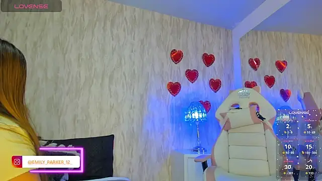 Snapshot of emily_parkerr chatting on March 15, 2025, 12:34 pm emily parkerr online show from March 15, 2025, 12:34 pm