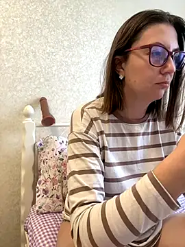 Snapshot of BeatriceTender chatting on October 27, 2025, 9:43 am BeatriceTender online show from October 27, 2025, 9:43 am