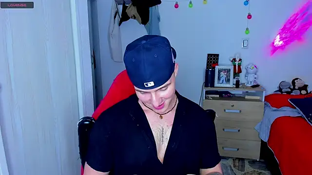 Snapshot of liam_oficial02 chatting on December 13, 2024, 7:15 am liam oficial02 online show from December 13, 2024, 7:15 am