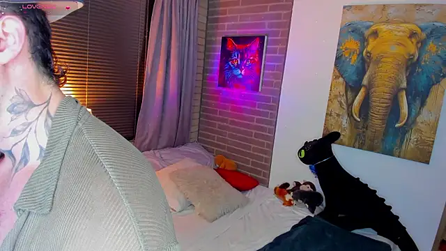 liam oficial02 online show from March 24, 2026, 2:33 am