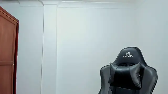 avellanatammy online show from November 25, 2025, 1:17 am