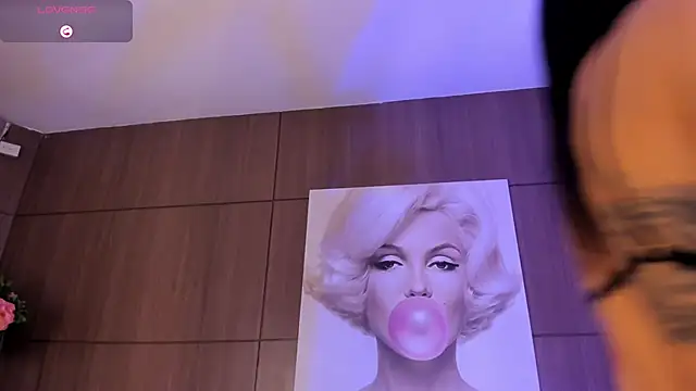 AgattaDuque online show from November 10, 2025, 10:37 pm