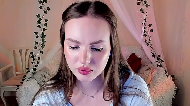 MishkaMe online show from November 9, 2025, 2:10 pm