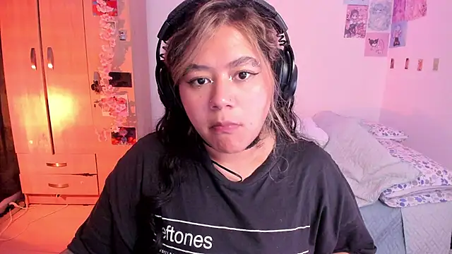 StephaniFox online show from March 11, 2025, 12:44 am