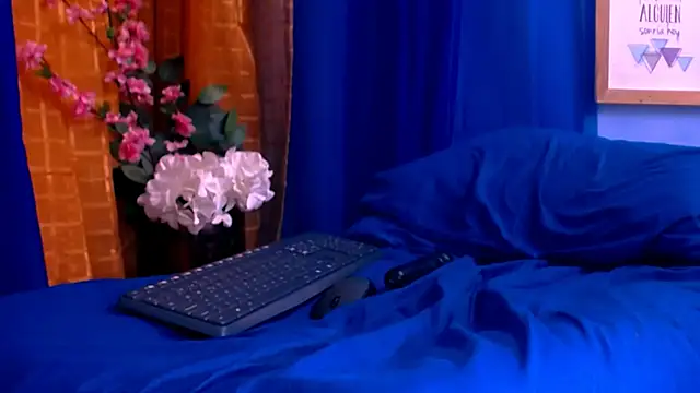 Snapshot of roberts_kloe chatting on March 22, 2025, 8:04 pm roberts kloe online show from March 22, 2025, 8:04 pm