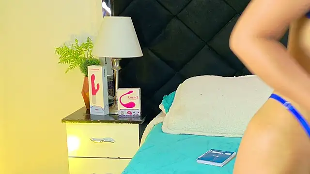 Holly Brensonexx  online show from December 21, 2025, 4:30 pm