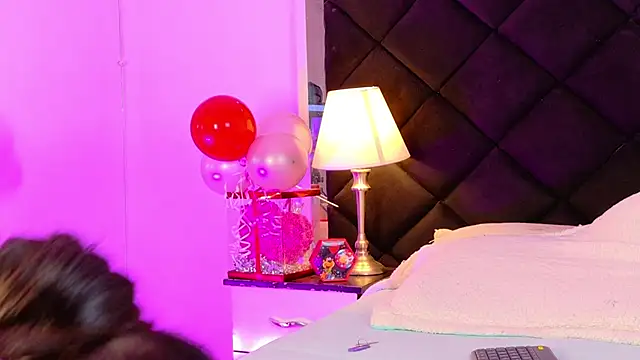 Holly Brensonexx  online show from February 14, 2026, 3:23 pm