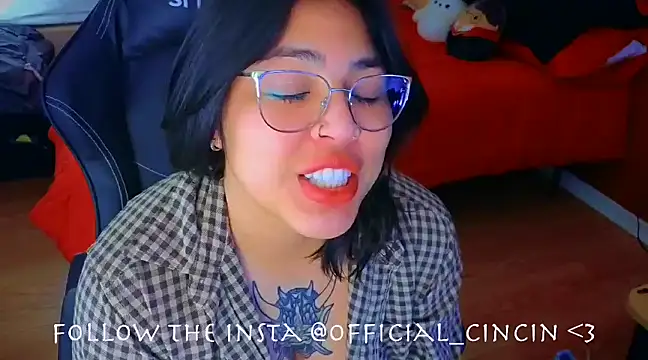Snapshot of miacanela_xo chatting on February 27, 2025, 6:35 am miacanela xo online show from February 27, 2025, 6:35 am