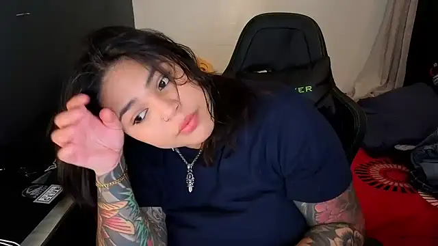 Snapshot of miacanela_xo chatting on April 22, 2026, 11:33 pm miacanela xo online show from April 22, 2026, 11:33 pm