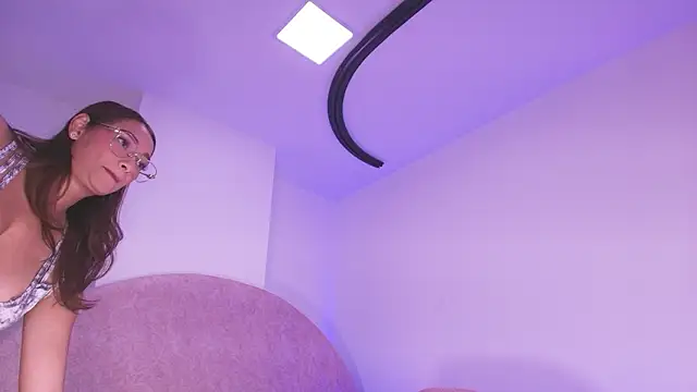 vale ross  online show from March 12, 2026, 3:12 am