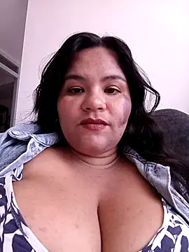 Snapshot of Julieta-tits chatting on February 25, 2026, 3:45 pm Julieta-tits online show from February 25, 2026, 3:45 pm