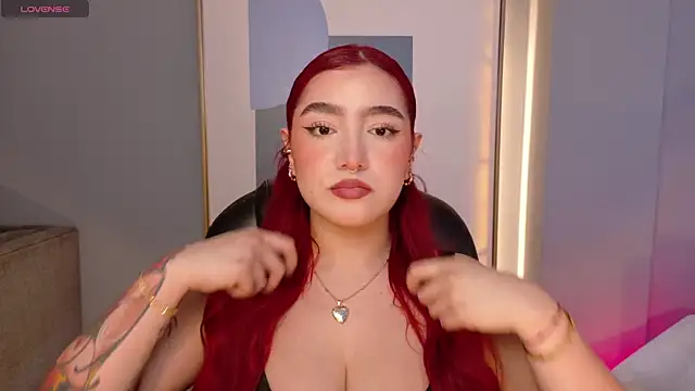 ViolettCastel online show from November 17, 2025, 7:40 pm