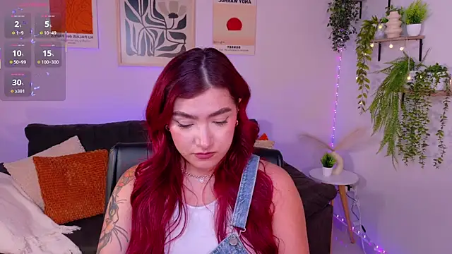 Snapshot of ViolettCastel chatting on April 21, 2026, 11:00 pm ViolettCastel online show from April 21, 2026, 11:00 pm