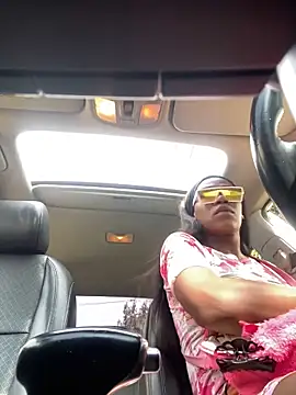 Snapshot of sweetsarabig22cm chatting on March 3, 2026, 8:27 pm sweetsarabig22cm online show from March 3, 2026, 8:27 pm