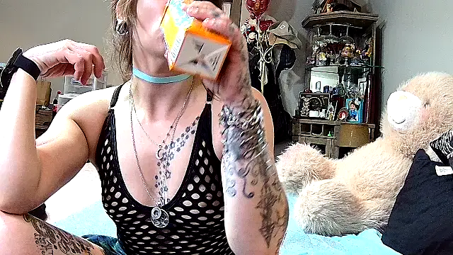 Snapshot of ZeelaXoXo chatting on February 19, 2026, 5:37 am ZeelaXoXo online show from February 19, 2026, 5:37 am