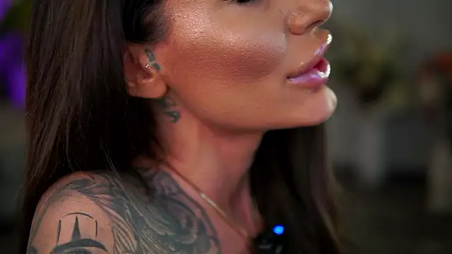 Snapshot of RaquelleVon chatting on February 26, 2026, 10:37 am RaquelleVon online show from February 26, 2026, 10:37 am