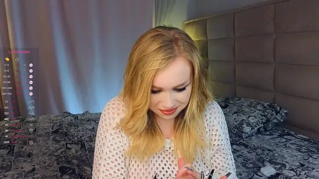 Snapshot of AsteriaHamel chatting on February 14, 2025, 3:15 pm AsteriaHamel online show from February 14, 2025, 3:15 pm