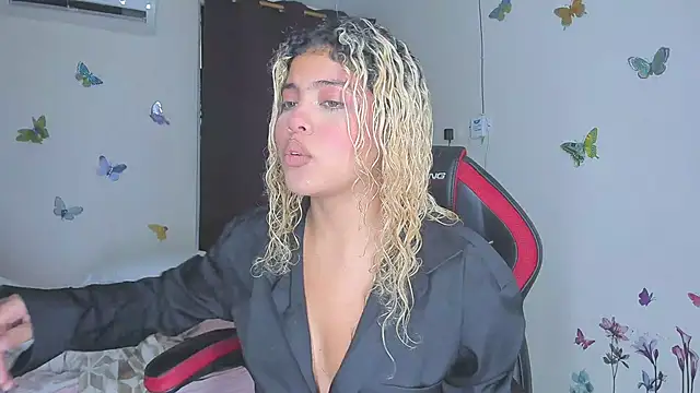 sofiacastillo01 online show from November 24, 2025, 1:11 pm