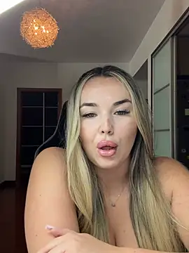 Snapshot of EvaSunderland chatting on January 12, 2026, 10:44 am EvaSunderland online show from January 12, 2026, 10:44 am