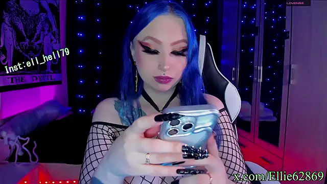 Snapshot of Kitty_goth chatting on March 10, 2025, 6:45 pm Kitty goth online show from March 10, 2025, 6:45 pm