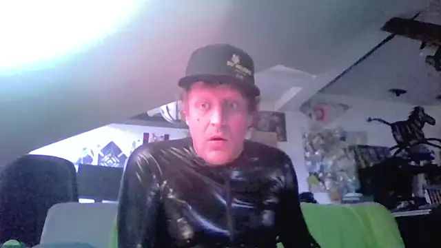 Snapshot of Bigthroaterboy chatting on May 8, 2026, 5:17 pm Bigthroaterboy online show from May 8, 2026, 5:17 pm