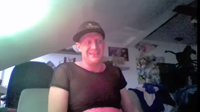 Snapshot of Bigthroaterboy chatting on May 30, 2026, 3:35 am Bigthroaterboy online show from May 30, 2026, 3:35 am