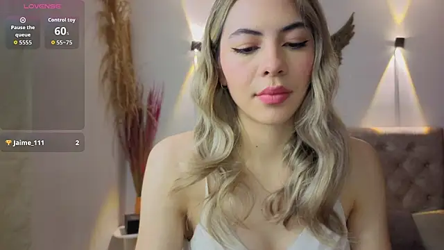 Snapshot of Nathaly-sky chatting on July 6, 2026, 10:11 am Nathaly-sky online show from July 6, 2026, 10:11 am