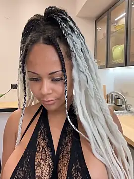 HaileyDiana online show from October 23, 2025, 5:22 pm