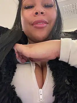 HaileyDiana online show from March 9, 2025, 8:51 am