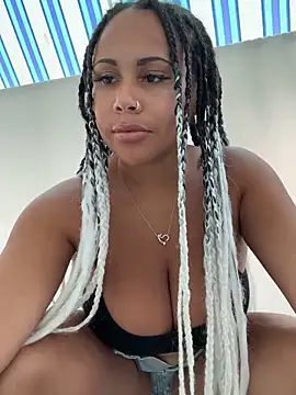 HaileyDiana online show from September 29, 2025, 12:55 pm