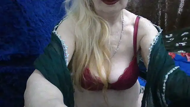 Snapshot of CarlyTreat chatting on May 21, 2026, 7:55 pm CarlyTreat online show from May 21, 2026, 7:55 pm