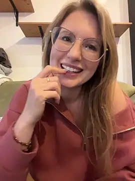 Vanilladreams online show from May 17, 2026, 5:24 pm