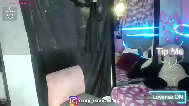 Snapshot of roxy_roxxan chatting on March 15, 2025, 1:07 pm roxy roxxan online show from March 15, 2025, 1:07 pm