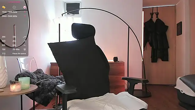 Snapshot of ariana_fitl_ chatting on December 19, 2025, 4:31 pm ariana fitl online show from December 19, 2025, 4:31 pm