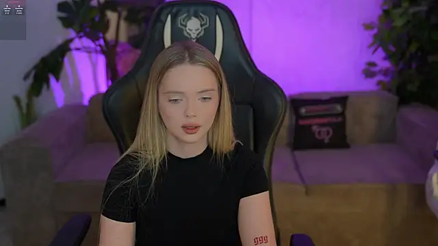 Snapshot of Cassy-Celestial_ chatting on November 16, 2025, 9:03 am Cassy-Celestial online show from November 16, 2025, 9:03 am