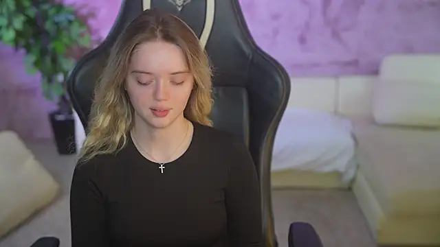 Snapshot of Cassy-Celestial_ chatting on October 3, 2025, 4:03 am Cassy-Celestial online show from October 3, 2025, 4:03 am