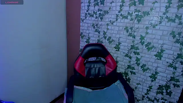 Snapshot of MIABOOBS__ chatting on November 15, 2025, 8:57 pm MIABOOBS online show from November 15, 2025, 8:57 pm