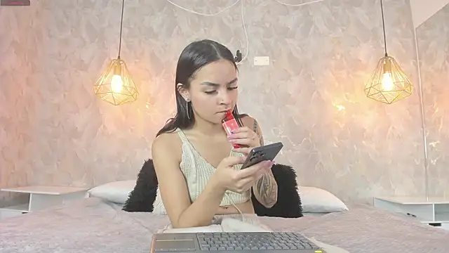 leigh-angels online show from February 4, 2026, 8:59 pm