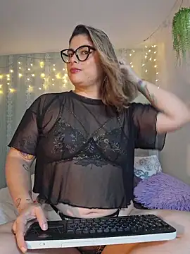Snapshot of Juliietha_servas chatting on May 27, 2026, 11:45 pm Juliietha servas online show from May 27, 2026, 11:45 pm