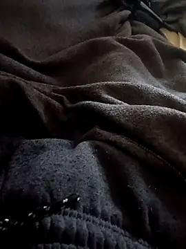 Snapshot of Beyraul123 chatting on December 17, 2025, 4:23 pm Beyraul123 online show from December 17, 2025, 4:23 pm