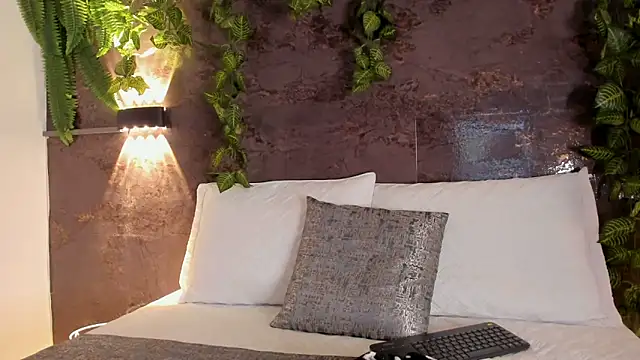 emily hunter12 online show from April 11, 2026, 12:53 pm