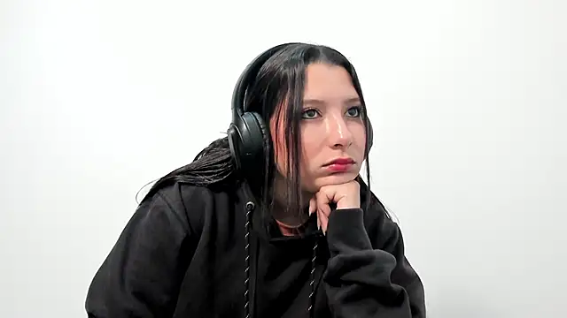 cami-01 online show from October 12, 2025, 2:07 pm