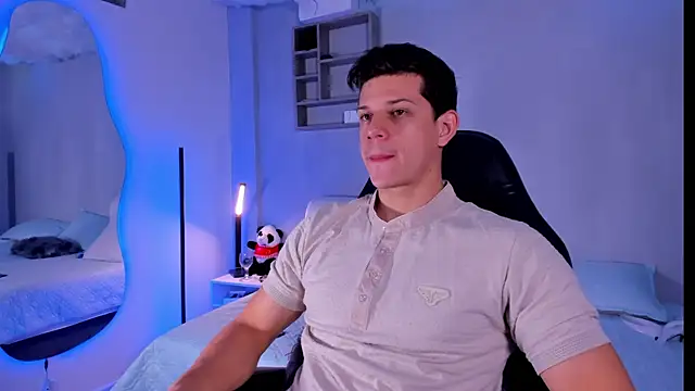 Snapshot of MarcoSullivan chatting on December 3, 2025, 1:32 pm MarcoSullivan online show from December 3, 2025, 1:32 pm