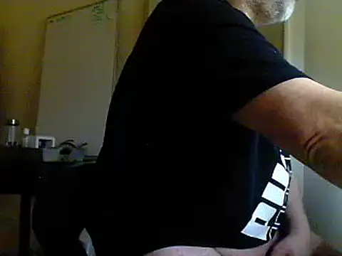 Snapshot of oopsxx chatting on February 27, 2025, 3:26 pm oopsxx online show from February 27, 2025, 3:26 pm